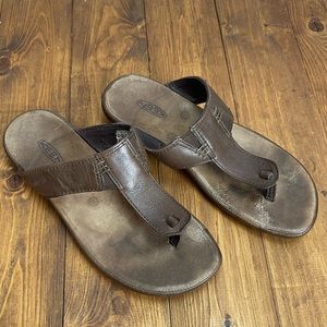 Keen Womens size 6 brown leather emerald city thong sandals